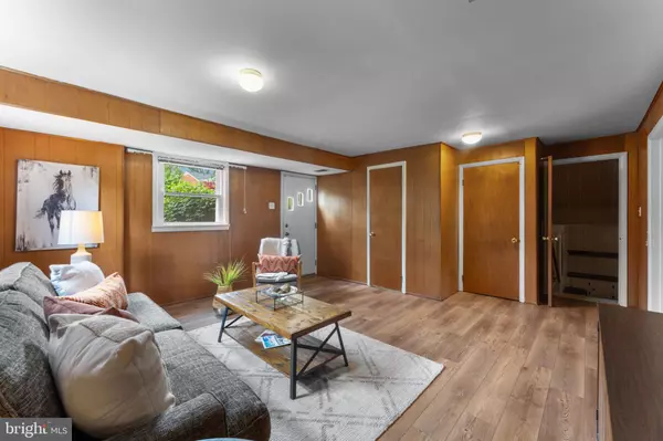 Arlington, VA 22207,6412 24TH ST N