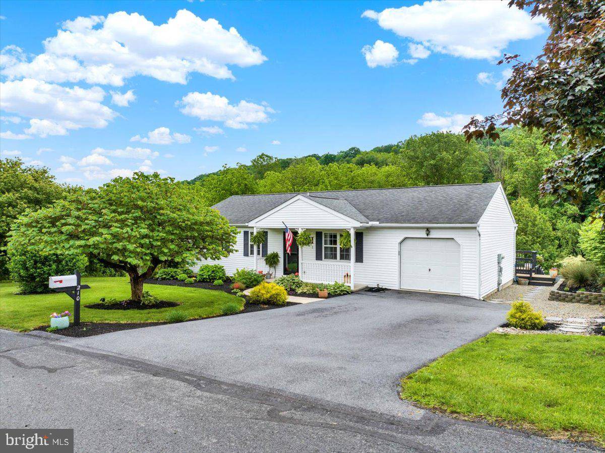 210 CONSTITUTION DR, Hamburg, PA 19526