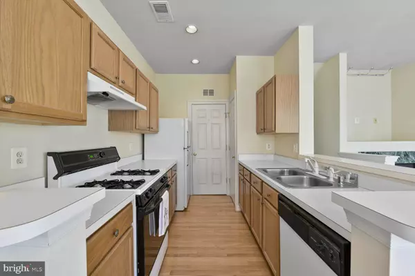 Sterling, VA 20165,46367 PRYOR SQ #84