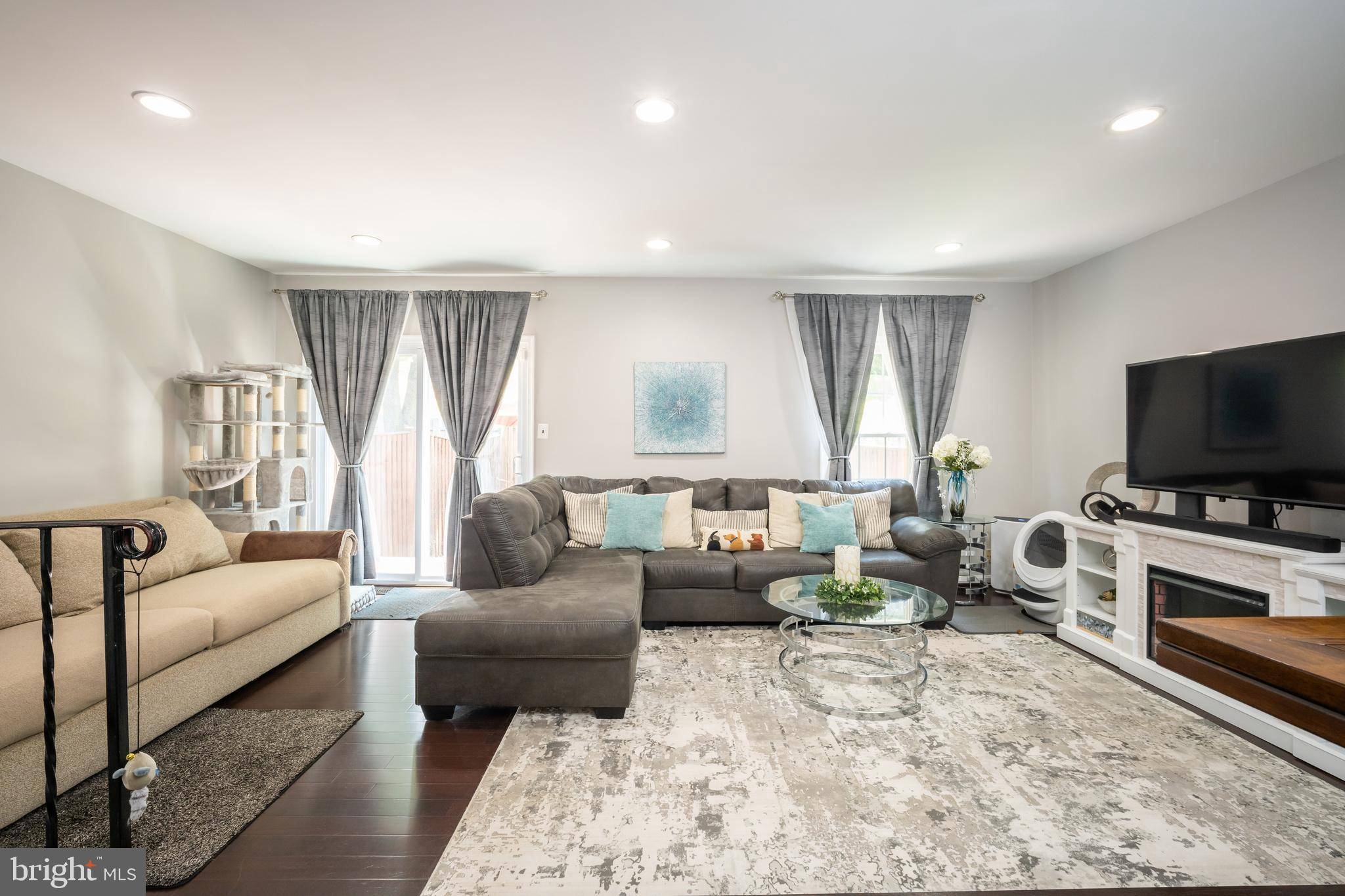 Springfield, VA 22153,7329 ROLLING OAK LN