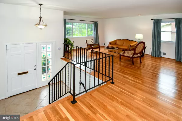 Springfield, VA 22152,7801 CARRLEIGH PKWY