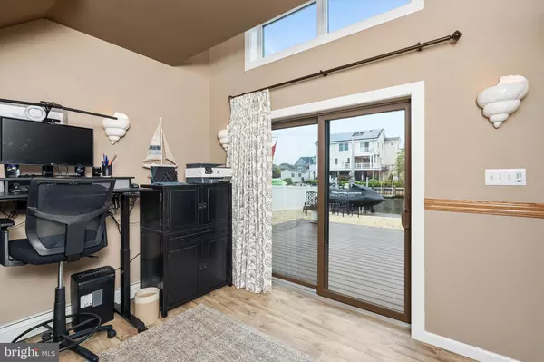 Manahawkin, NJ 08050,165 EILEEN LN