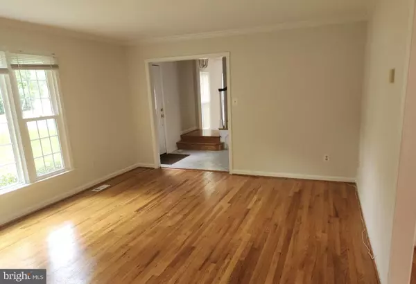 Potomac, MD 20854,10323 SNOWPINE WAY