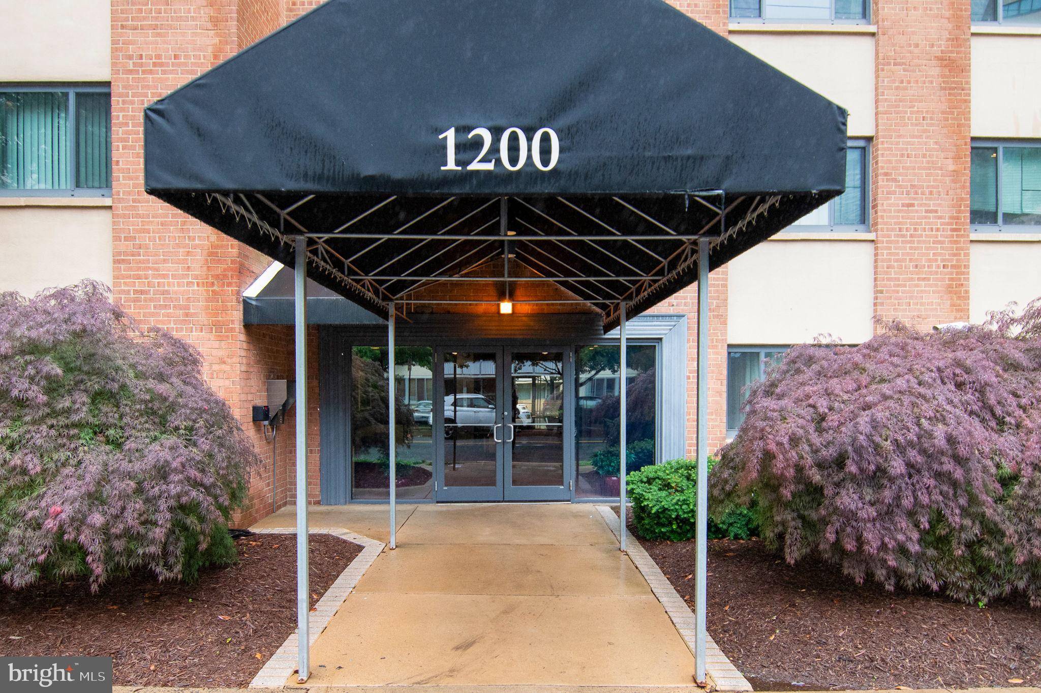 Arlington, VA 22202,1200 S ARLINGTON RIDGE RD #205