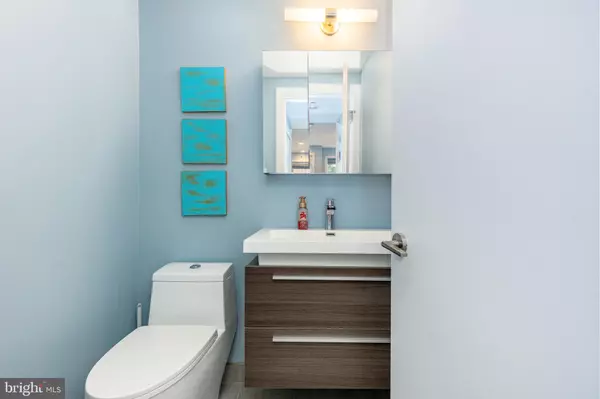 Philadelphia, PA 19123,850 N 4TH ST #2