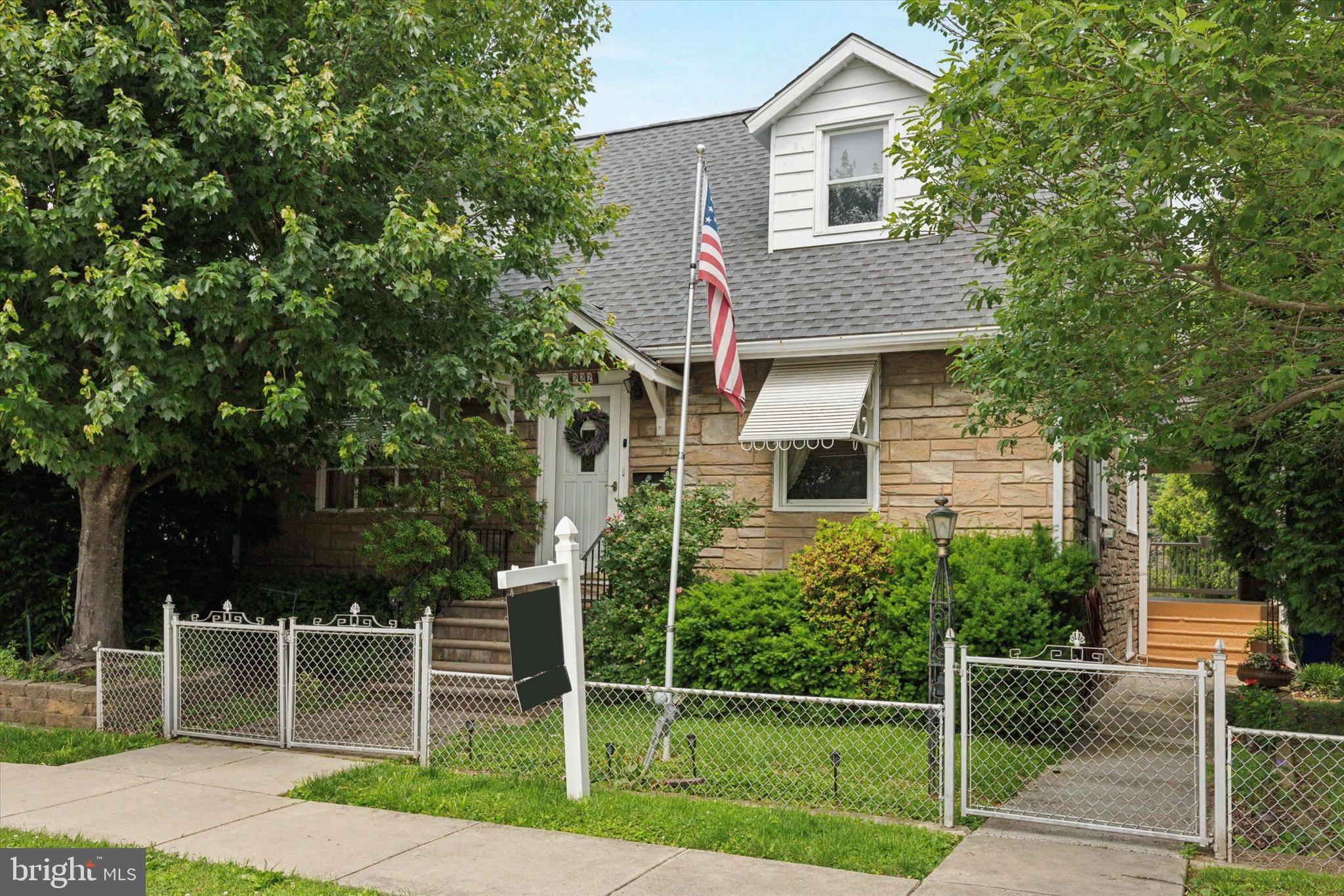 Conshohocken, PA 19428,222 MOIR AVE
