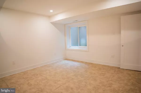 Philadelphia, PA 19147,740 S CHRIS COLUMBUS BOULEVARD #15