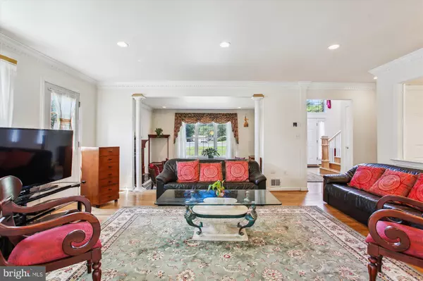 Mclean, VA 22101,1901 GREAT FALLS ST