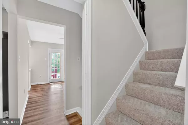 Herndon, VA 20170,1160 LISA CT