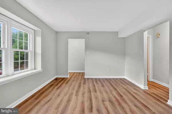 Herndon, VA 20170,1160 LISA CT