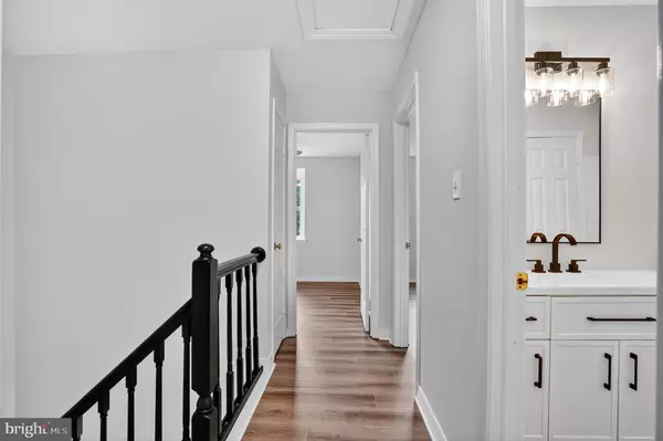 Herndon, VA 20170,1160 LISA CT