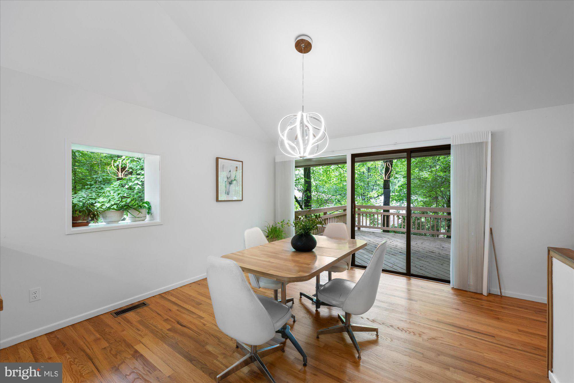 Potomac, MD 20854,9411 GARDEN CT