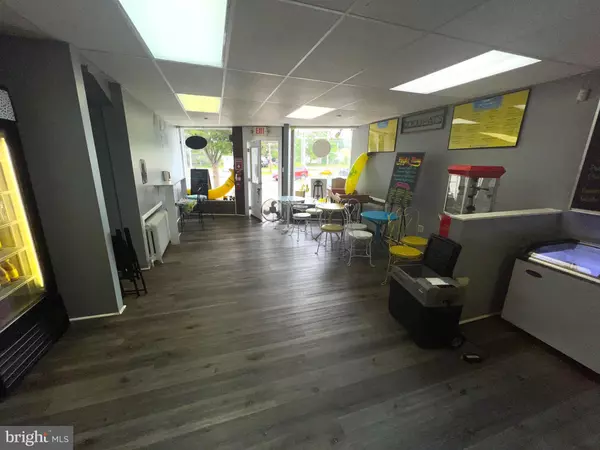 Laurel Springs, NJ 08021,823 W ATLANTIC AVE