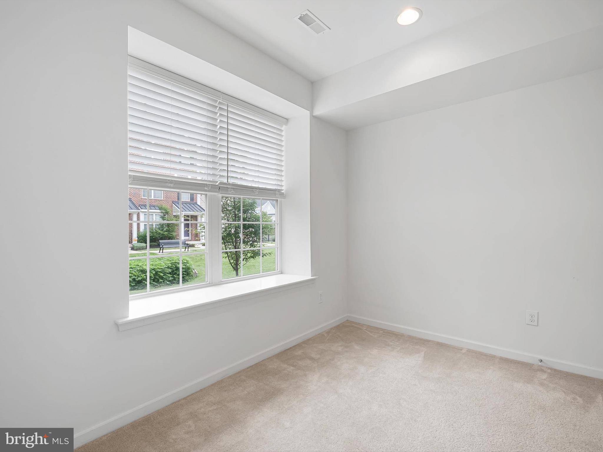 Claymont, DE 19703,3529 NAAMANS DR