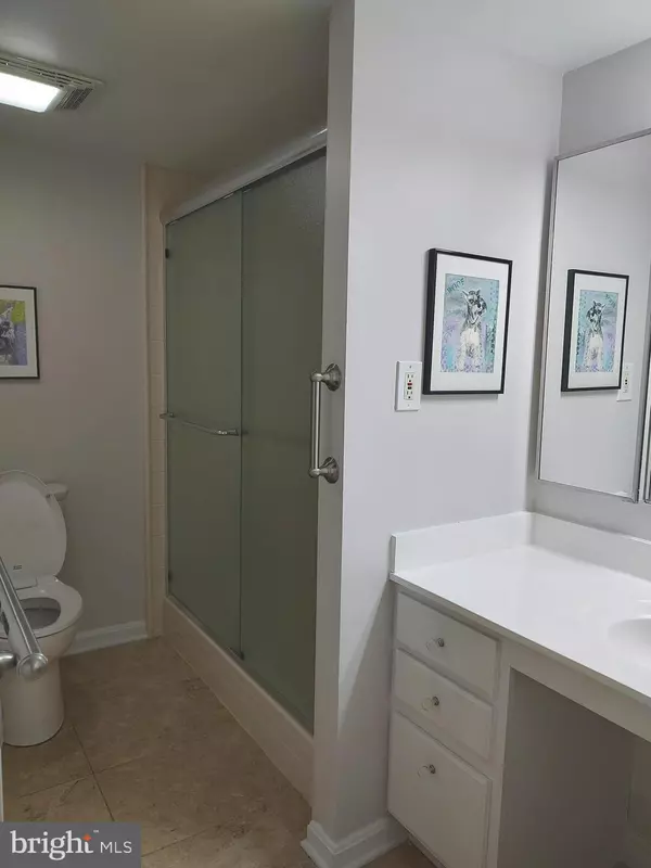 Silver Spring, MD 20906,15107 INTERLACHEN DR #2-302