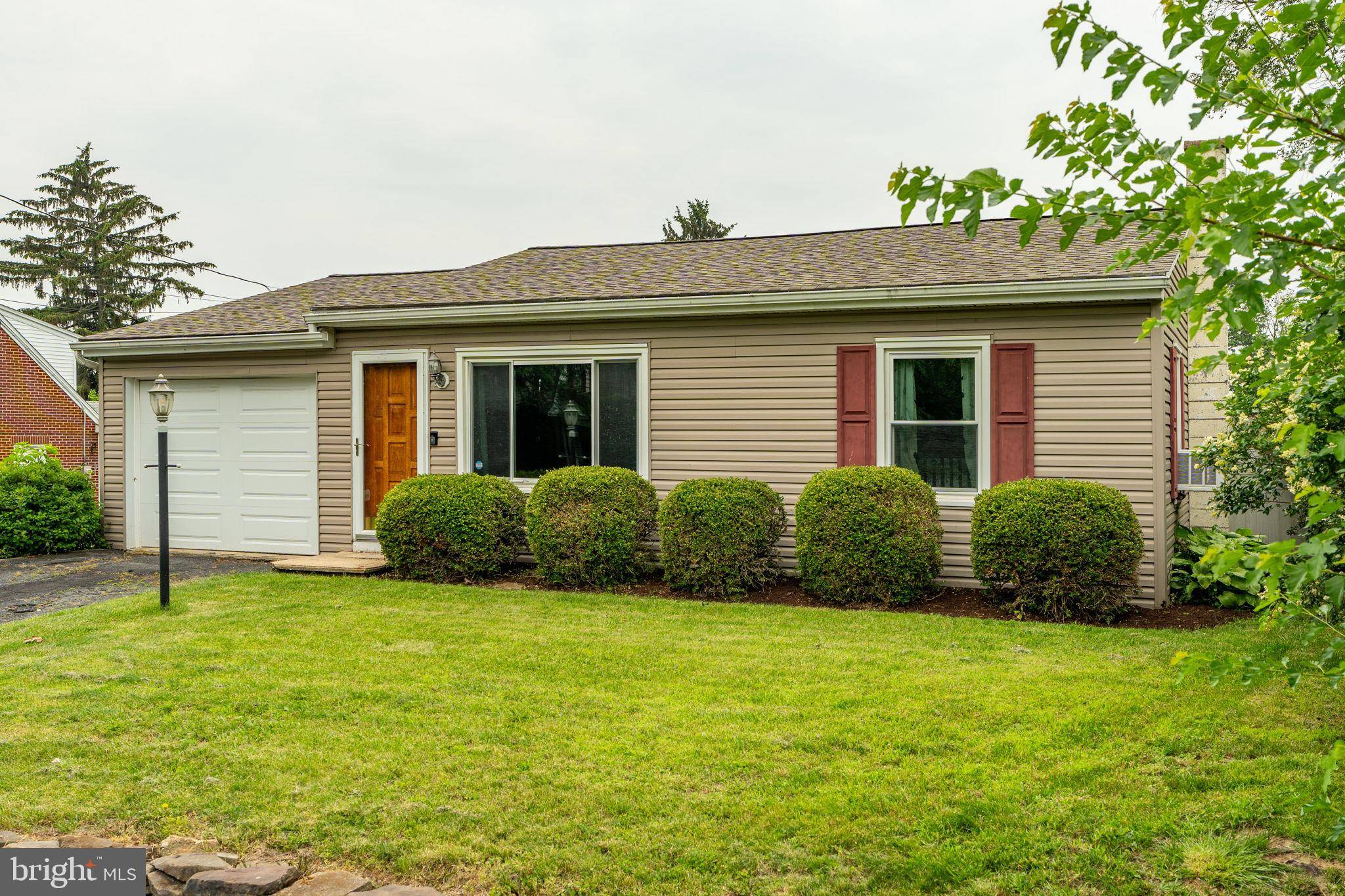 Manheim, PA 17545,736 PARK HILL DR