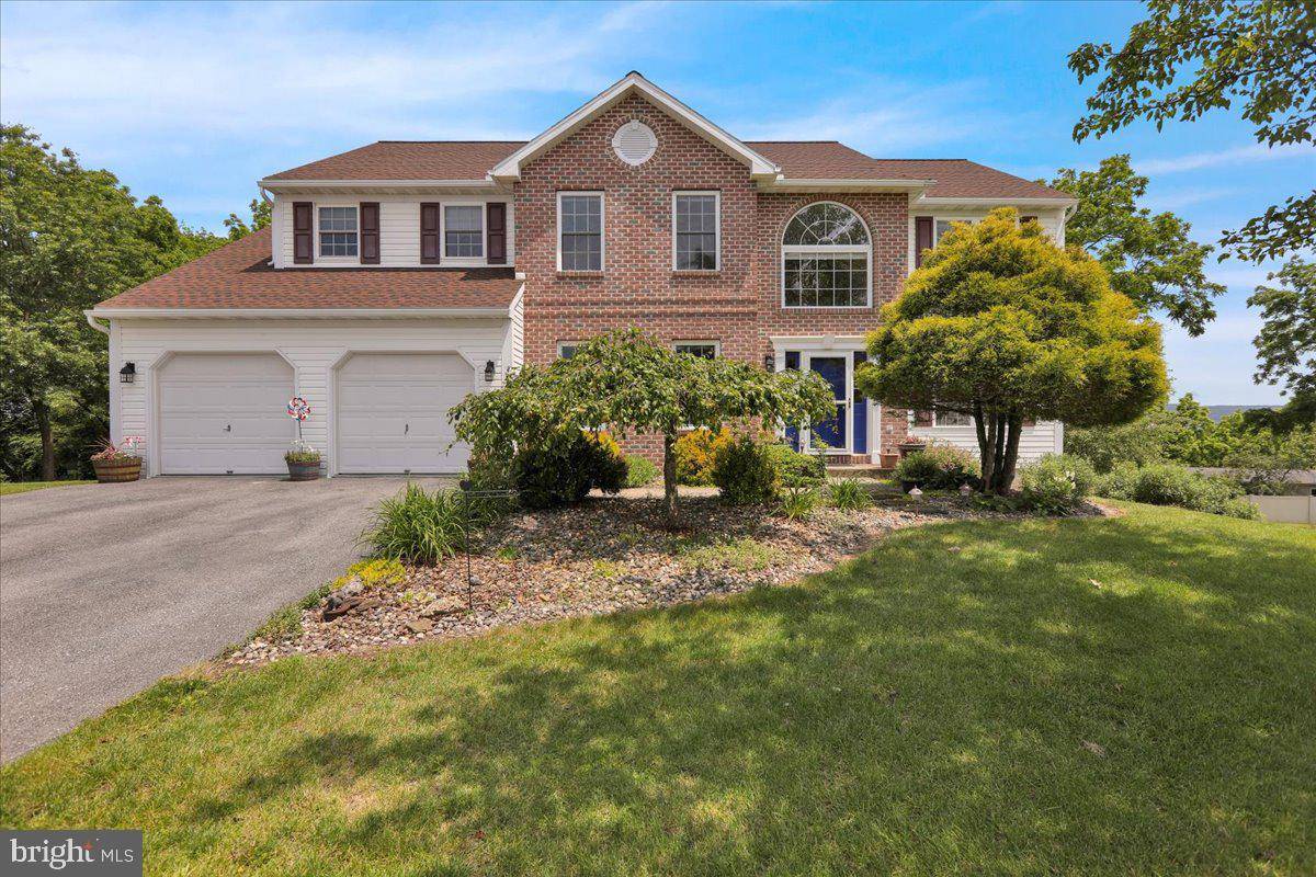 6 RESERVOIR CIR, Leesport, PA 19533