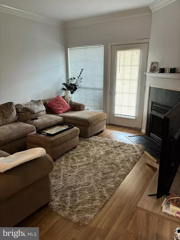 Alexandria, VA 22304,4860 EISENHOWER AVE #489