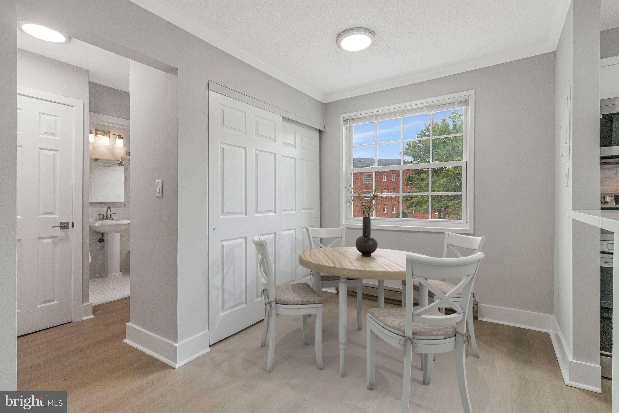 Alexandria, VA 22314,1724 W ABINGDON DR #201