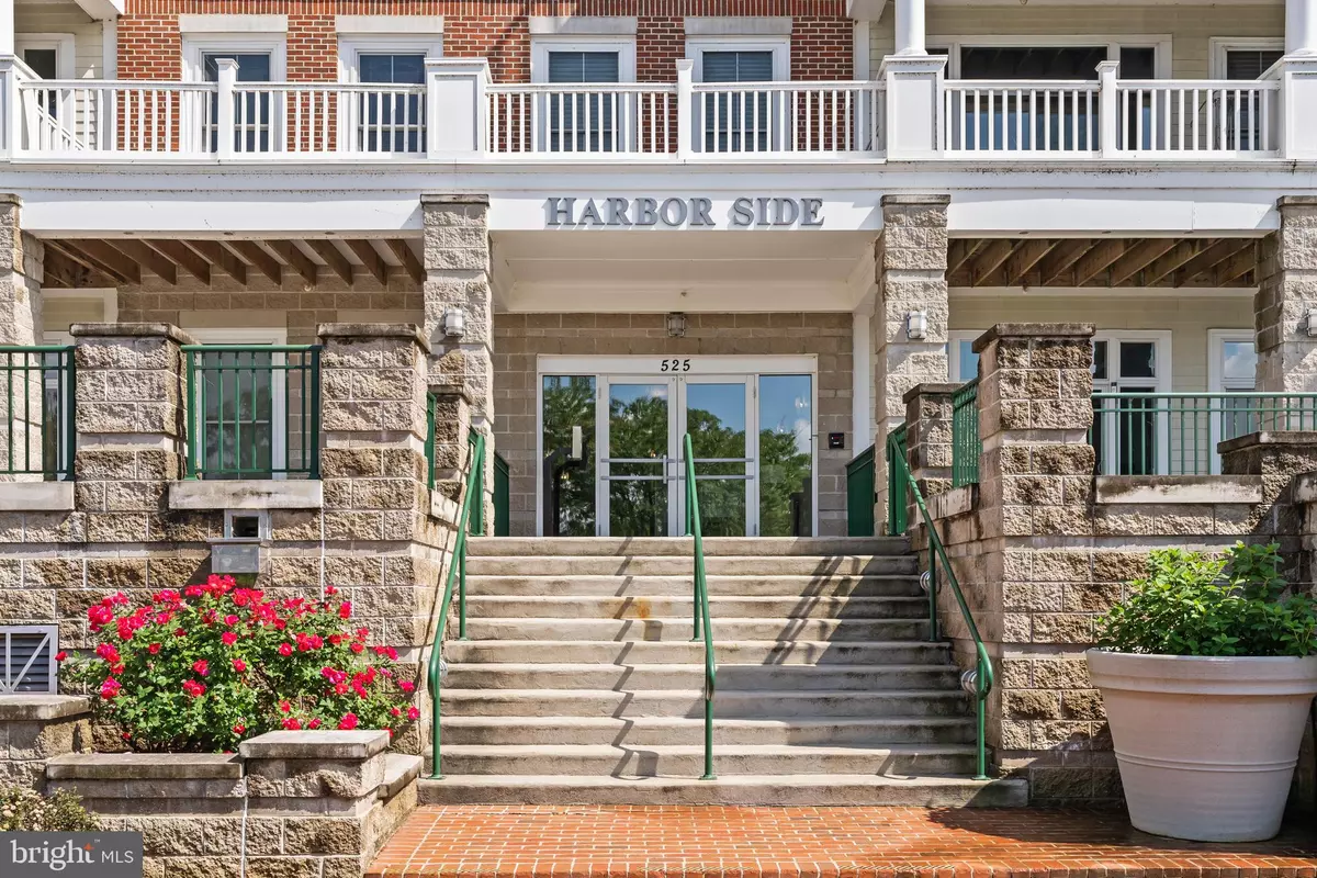 Woodbridge, VA 22191,525 BELMONT BAY DR #406