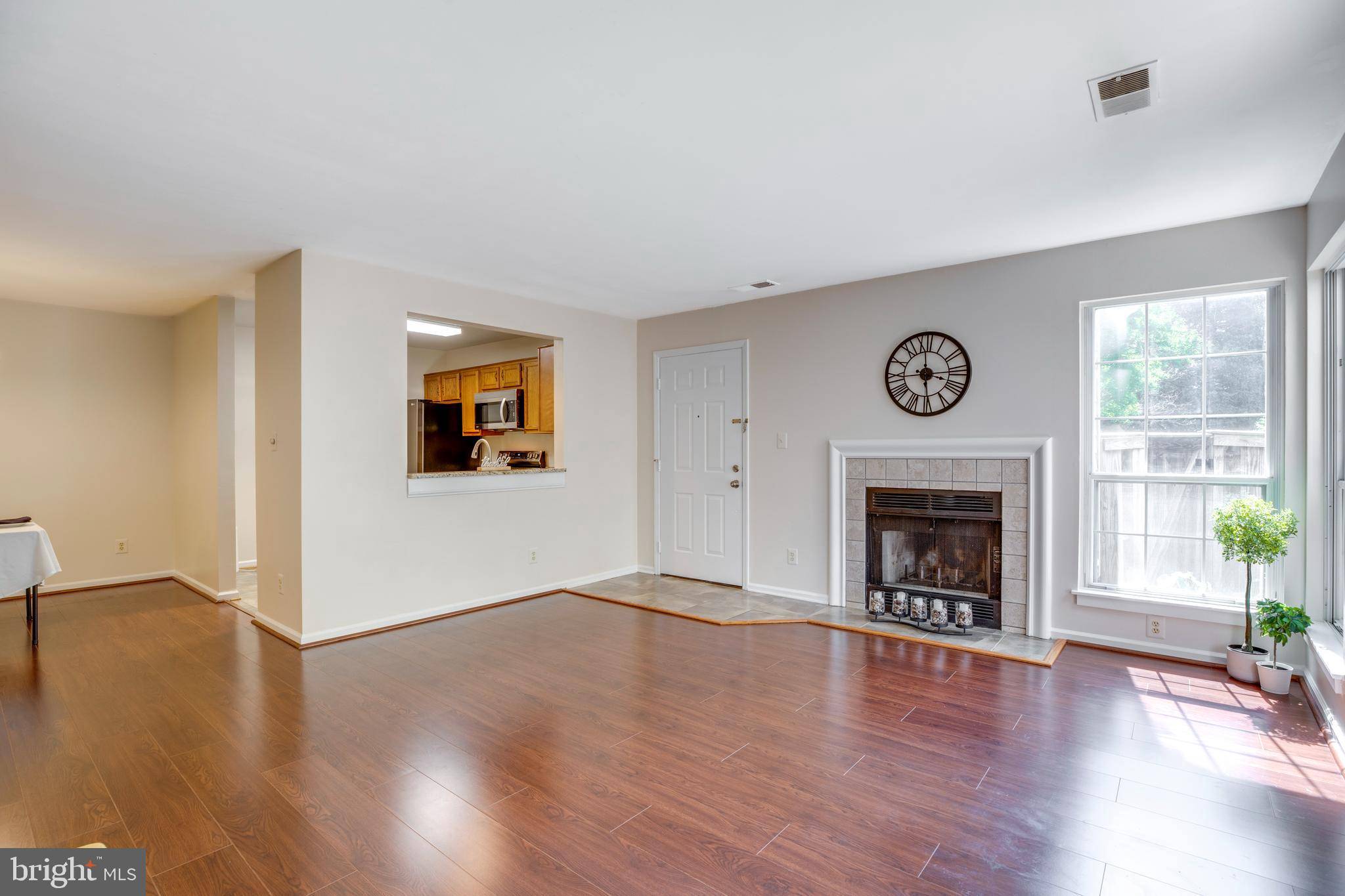 Alexandria, VA 22312,4505 HAZELTINE CT #E