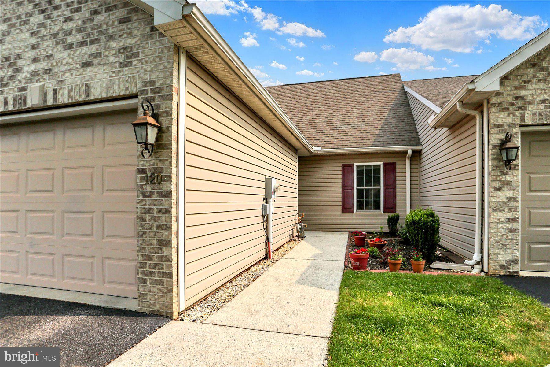 120 BRIGHTON DR, Carlisle, PA 17015