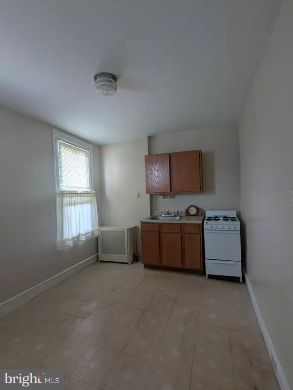 Philadelphia, PA 19141,5947 N 13TH ST #2