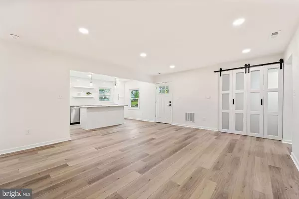 Willingboro, NJ 08046,14 PEACHFIELD LN