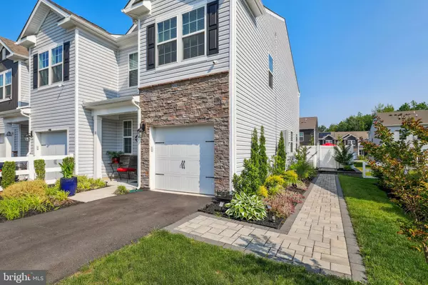 Burlington, NJ 08016,11 PEREGRINE WAY