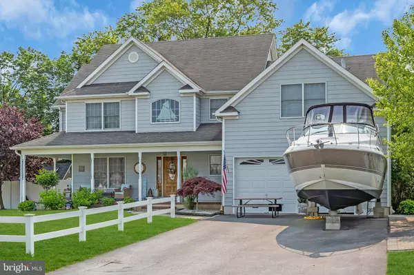 Lanoka Harbor, NJ 08734,689 LAKE BARNEGAT DR NO