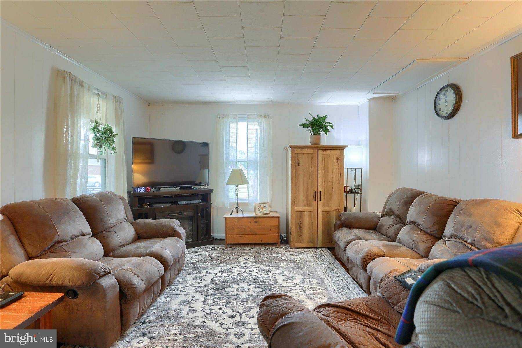 Pine Grove, PA 17963,2 E CLEMENTS ST