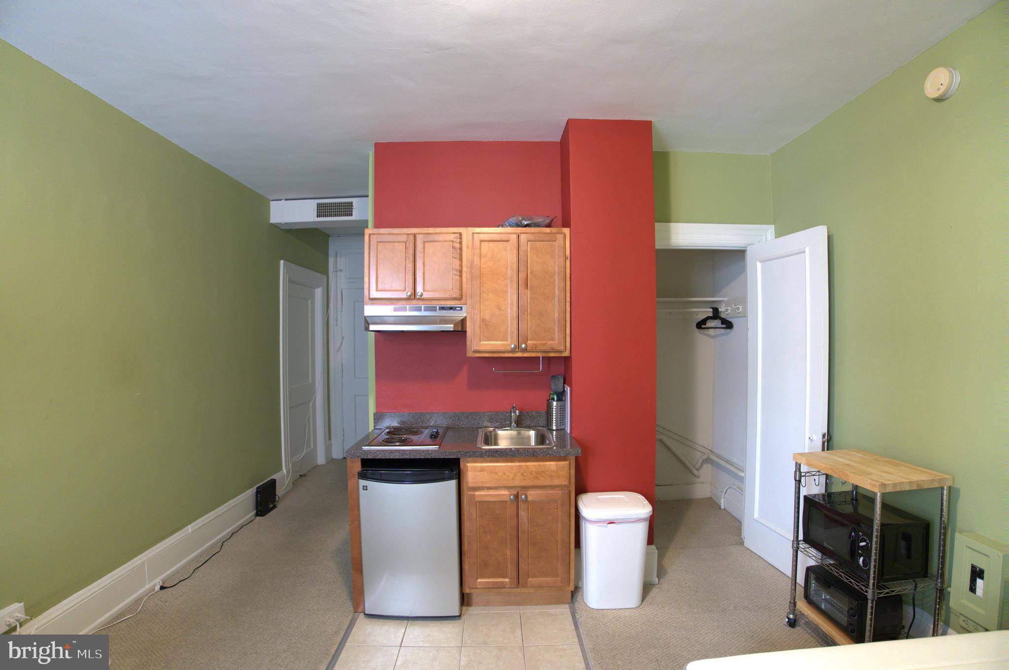 Philadelphia, PA 19107,1324 LOCUST ST #817
