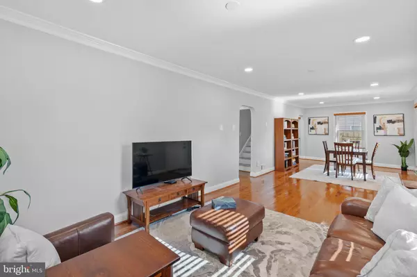 Falls Church, VA 22042,2911 BROOK DR