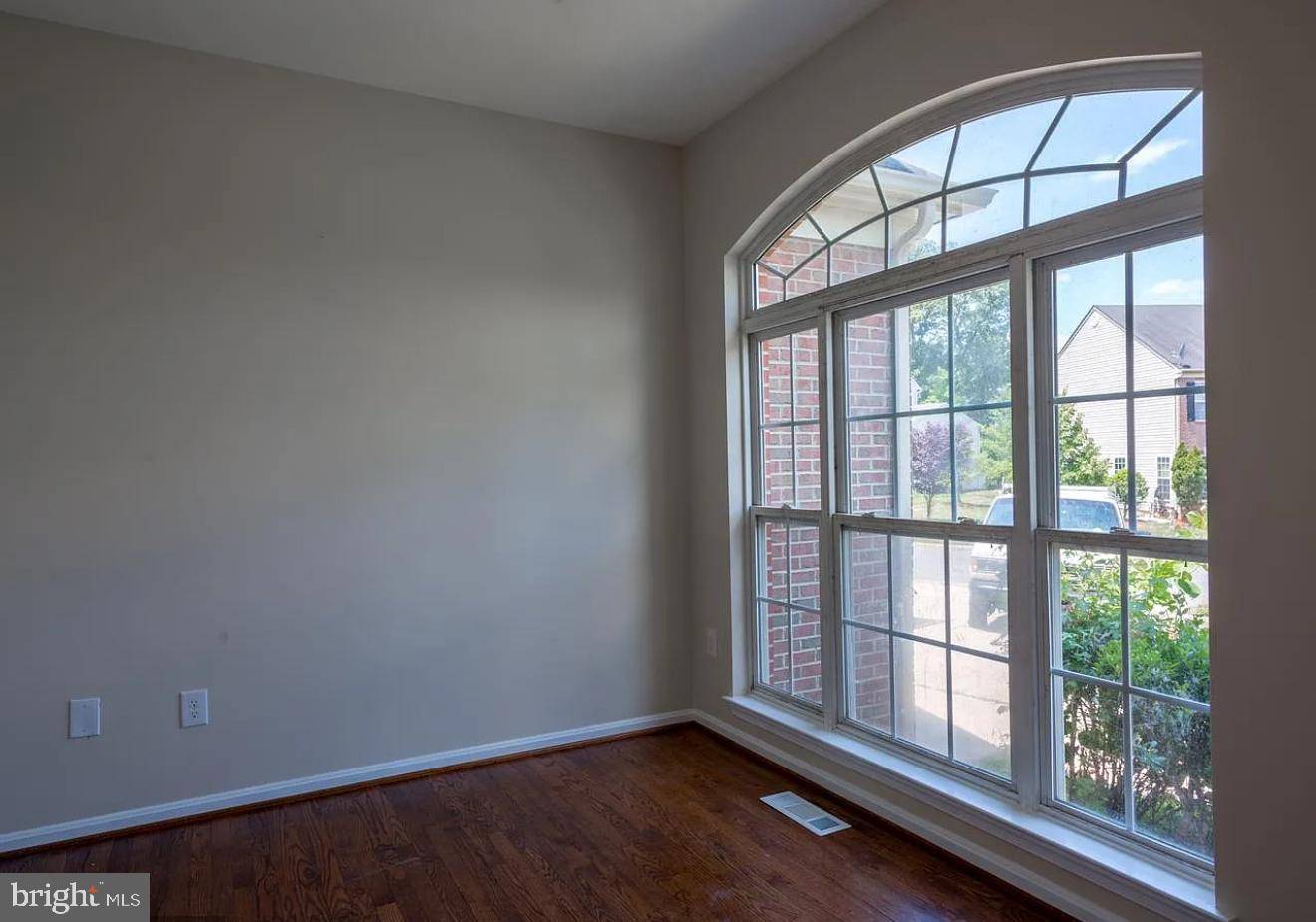 Lanham, MD 20706,6215 ERLAND WAY