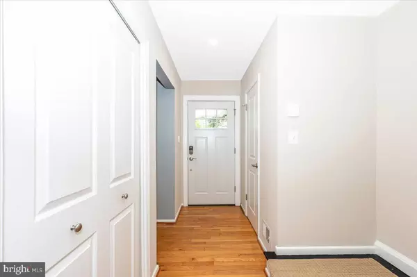 Vienna, VA 22180,261 COMMONS DR NW