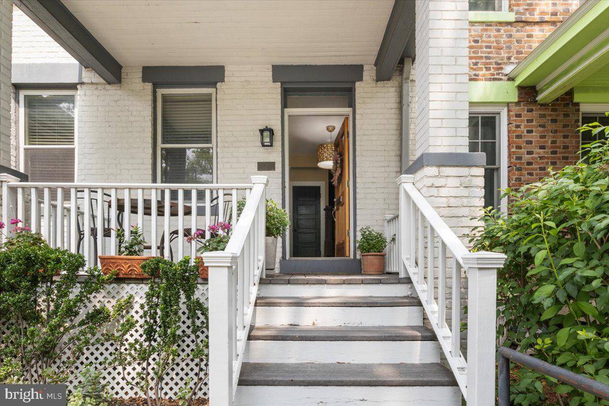 Washington, DC 20001,233 RHODE ISLAND AVE NW