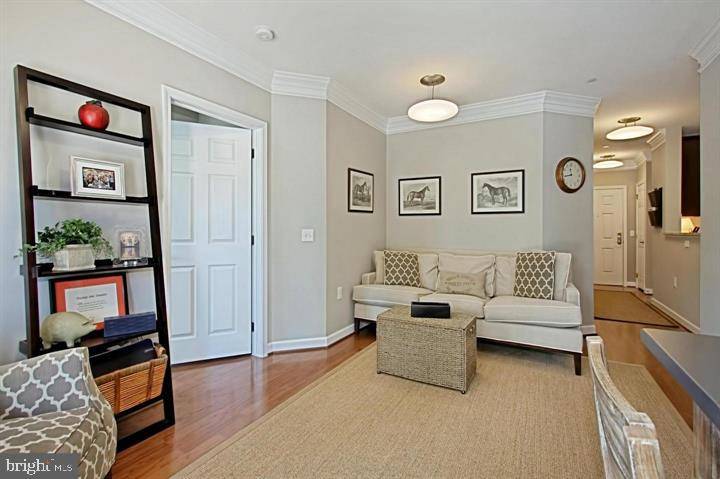 Arlington, VA 22207,2101 N MONROE ST #110