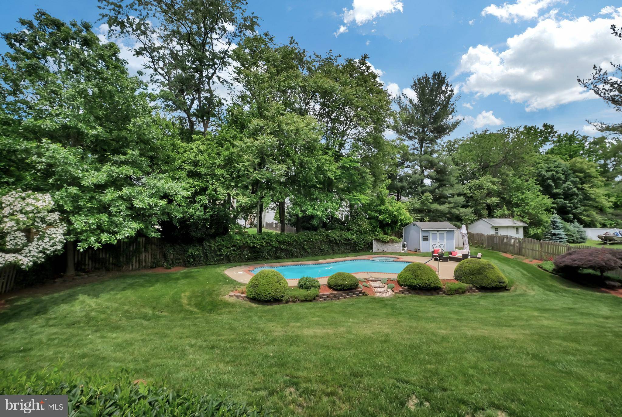 Leesburg, VA 20176,208 OAKCREST MANOR DR NE
