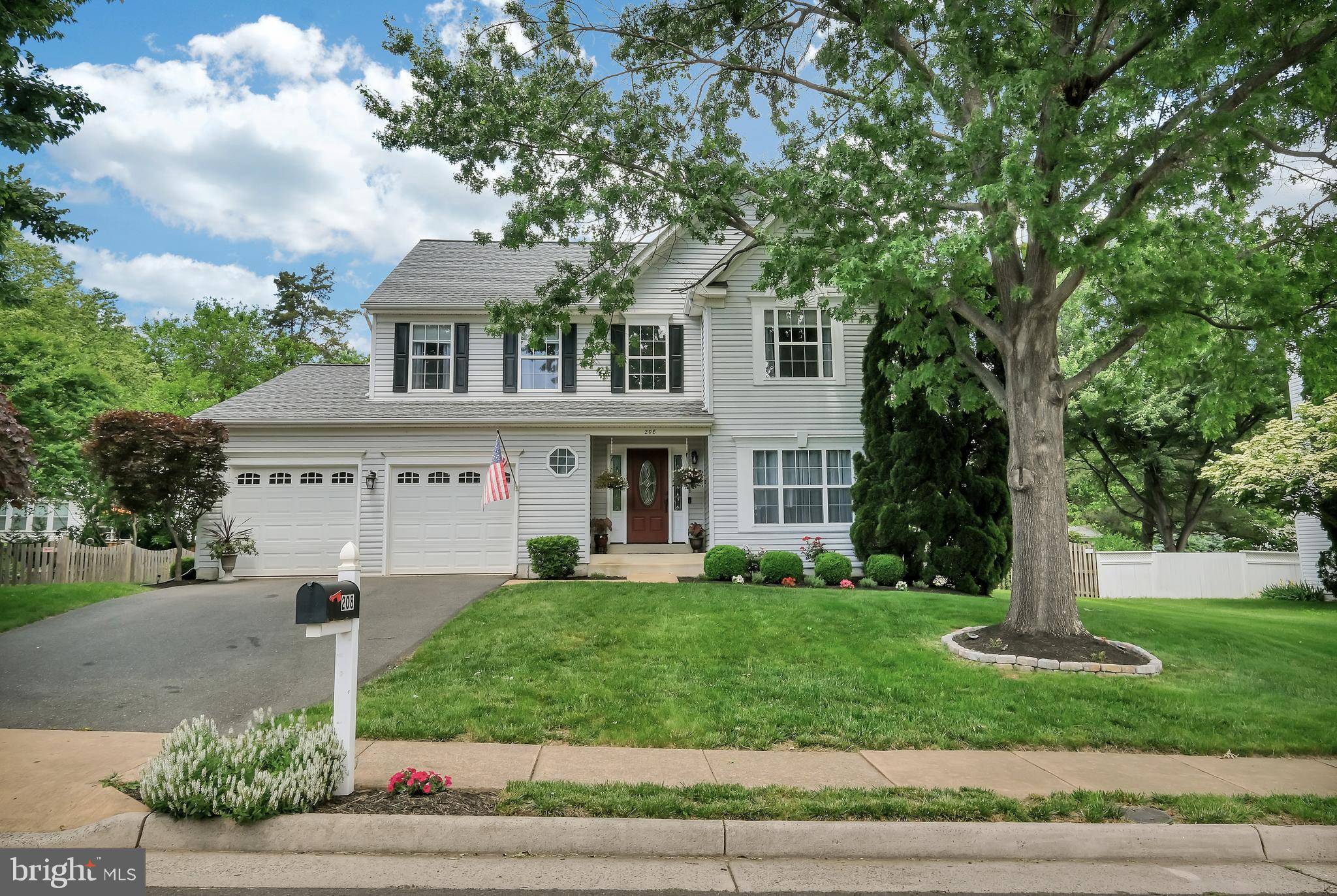 208 OAKCREST MANOR DR NE, Leesburg, VA 20176
