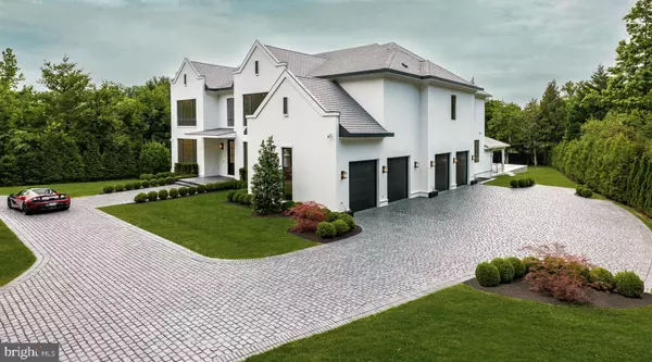 Mclean, VA 22101,1102 CHAIN BRIDGE RD