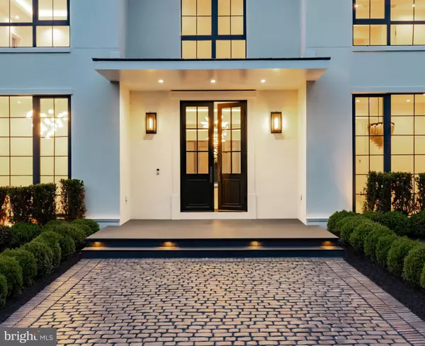 Mclean, VA 22101,1102 CHAIN BRIDGE RD