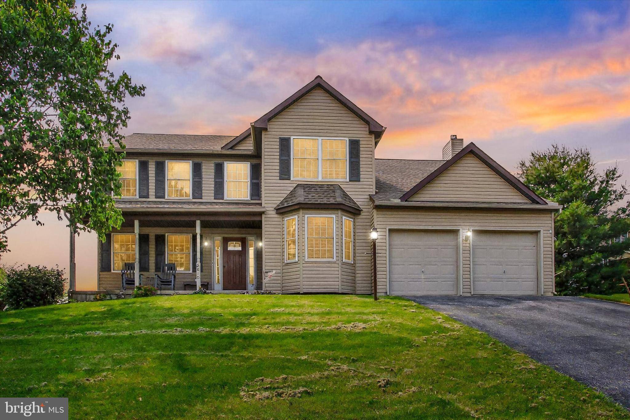 2810 ADMIRE SPRINGS DR, Dover, PA 17315