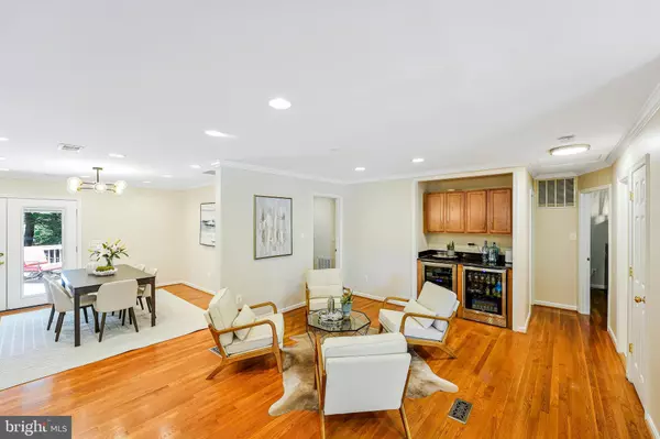 Vienna, VA 22180,106 YEONAS DR SE