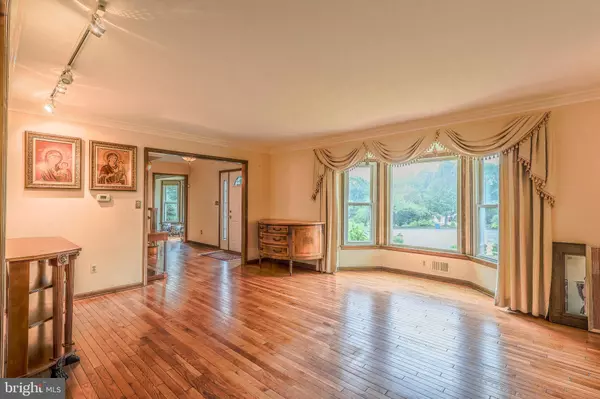 Annandale, NJ 08801,1 WILLOW BROOK LN