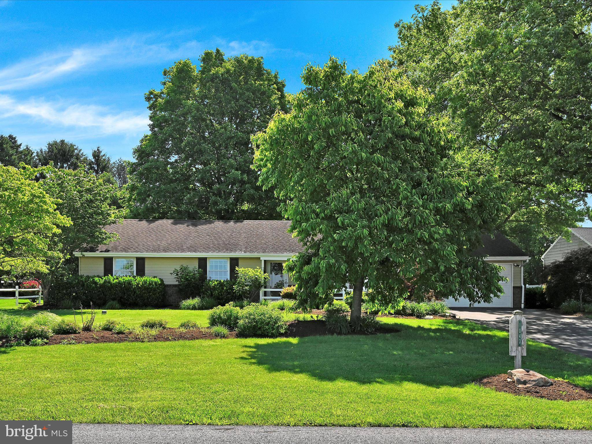 1043 E MEADOW RD,  Manheim,  PA 17545
