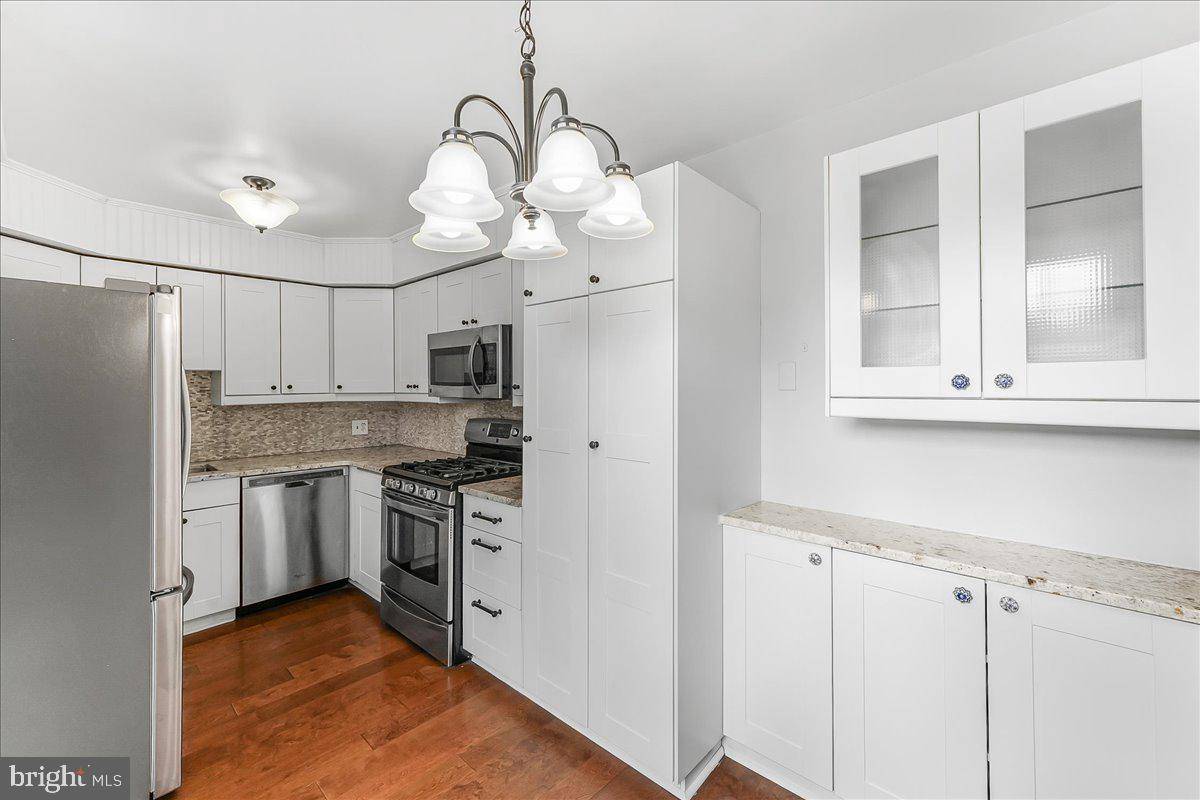 Ardmore, PA 19003,383 LAKESIDE RD #102