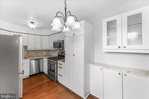 Ardmore, PA 19003,383 LAKESIDE RD #102