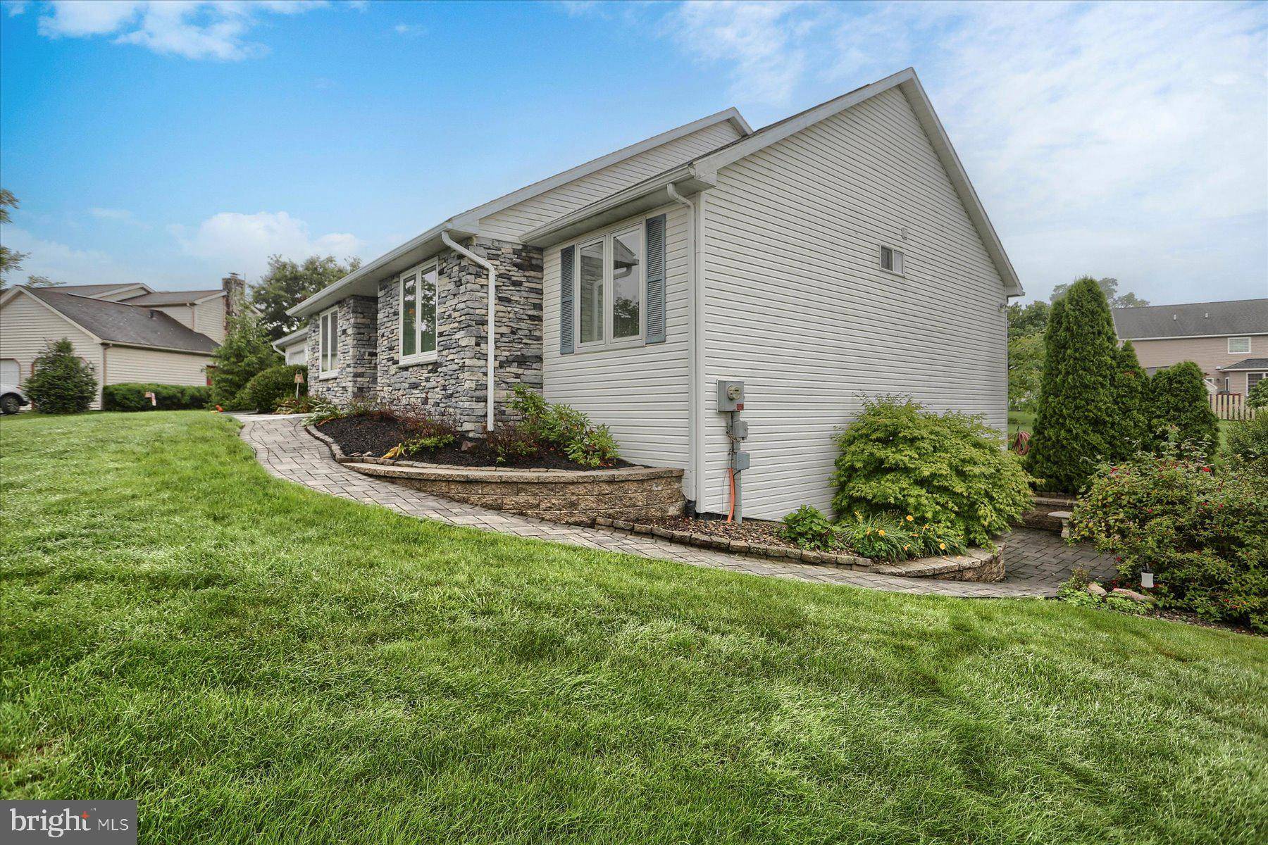 Harrisburg, PA 17111,5823 BARNSLEY DR