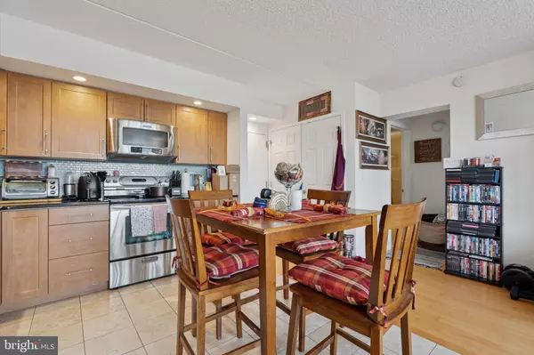 Philadelphia, PA 19147,200-10 LOMBARD ST #728