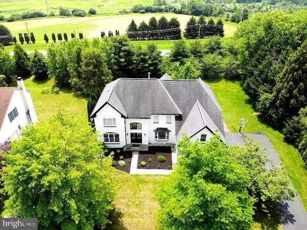 8 CORBIN DR, Exton, PA 19341